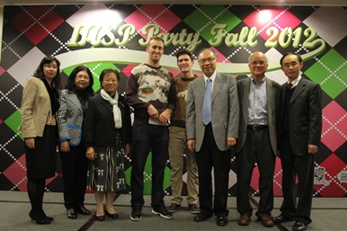 Senior university management and Taylor Berenyi from University of California, Davis, US (4th from left) and Tim Richter from Erasmus University Rotterdam, the Netherlands (5th from left) who were the Master of Ceremonies of the party.